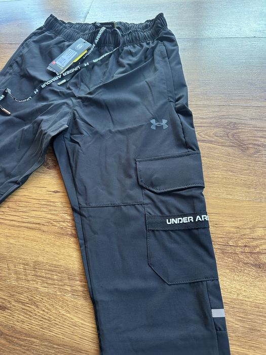 Мъжко,шушлеково,черно КАРГО долнище Under Armour