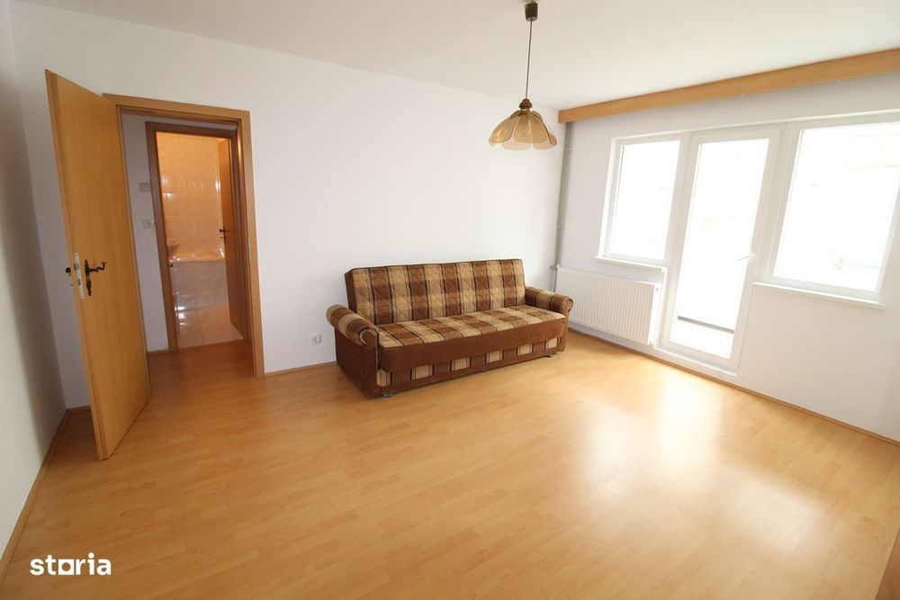Vând apartament 2 camere în Hunedoara, zona Micro5-Rândunicii, et.1...