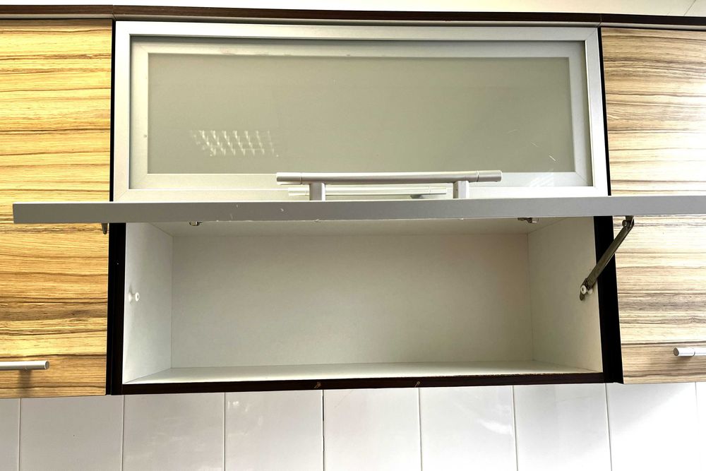 Кухненски шкафове горни и долни с мивка алпака