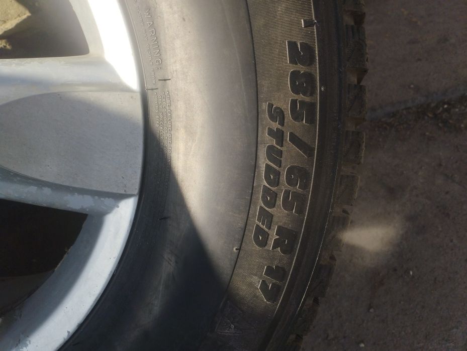 Продам комплект резины на титанках