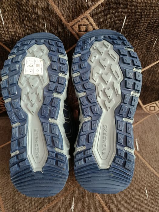 Ghete.   Skechers