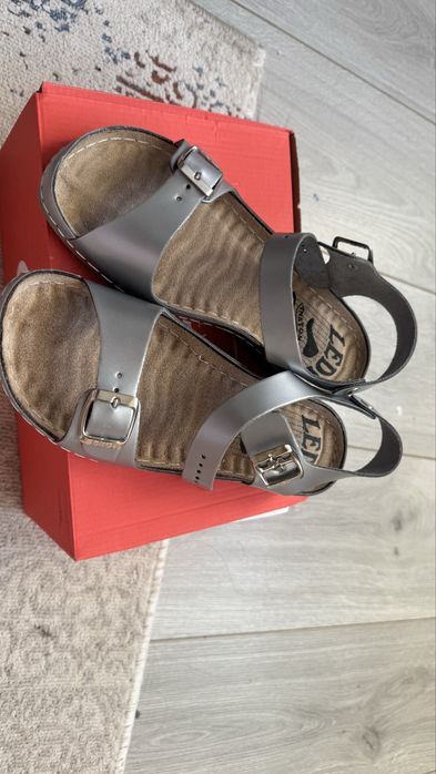 Сандалии женские