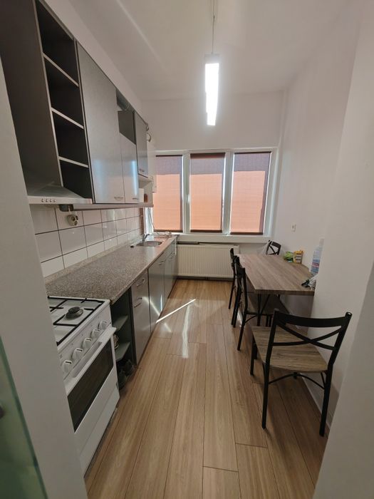 Inchiriez apartament 3 camere central