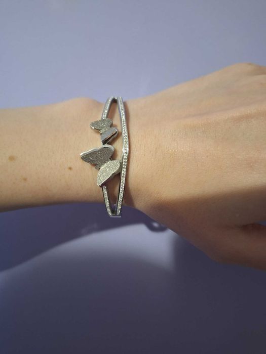 Стоманена дамска гривна с пеперуди