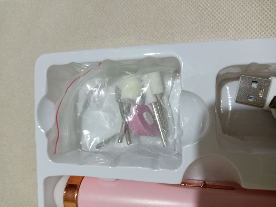 Trusa manichiura cu USB