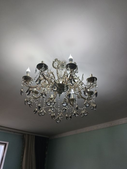 Продоеться люстра