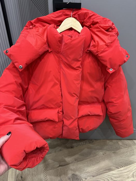 Пуховик бренда Khy(Кайли Дженнер)