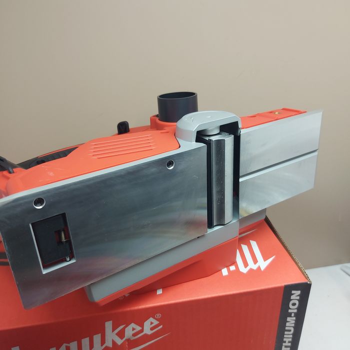 Акумулаторно ренде Milwaukee M18BP-0