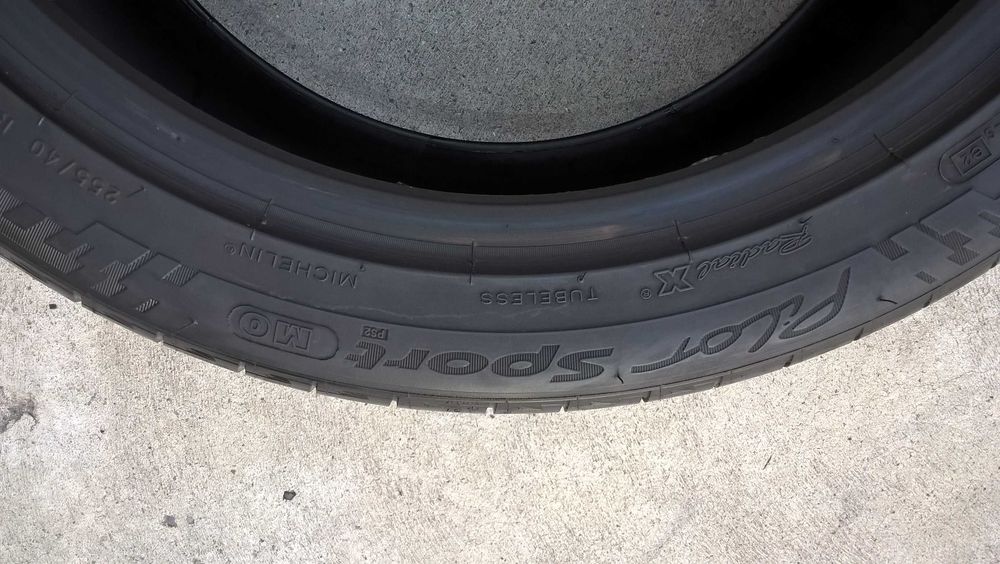 O anvelopa de vara 255 40 19 michelin pilot sport profil 7,8 mm