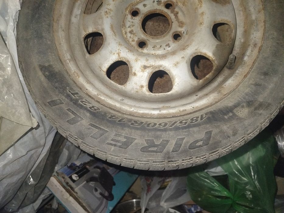 Vand 4 roti Volkswagen pe 14,roata slim Fiat pe 15 si capace Fiat pe15