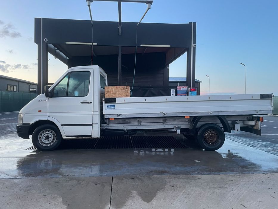 Vând volzvagen elte motor 2.5  an 2006 actele an regulă