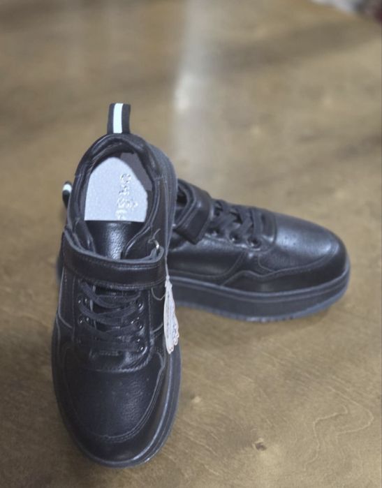 Кроссовки детские новые