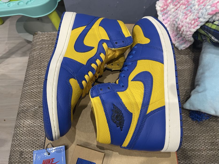 Nike Air Jordan 1 Retro High OG Reverse Laney Yellow NBA LeBron Kobe