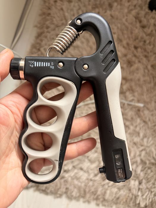 Експандер за китка с пружинен контрауправител регулируемо 5-100 кг