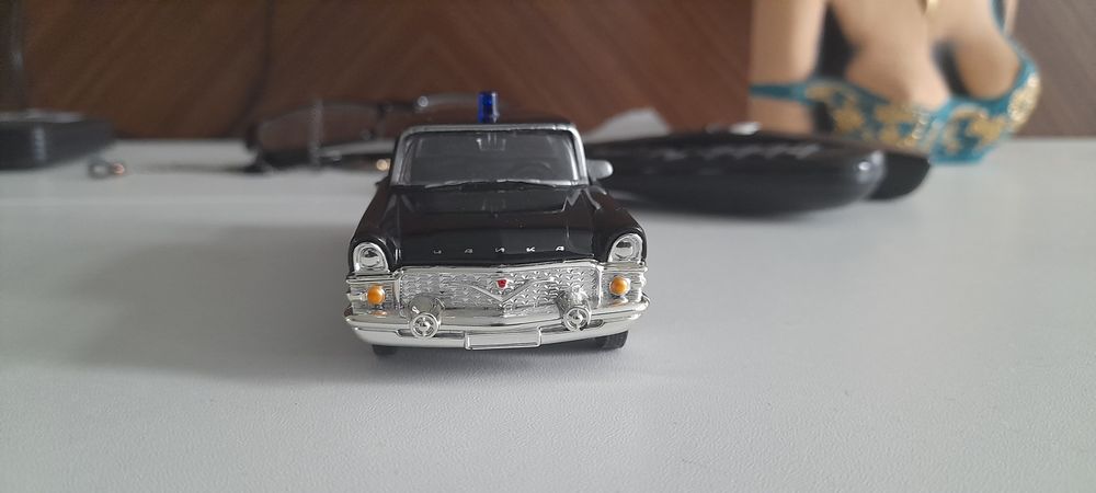 Продам игрушечную машинку
