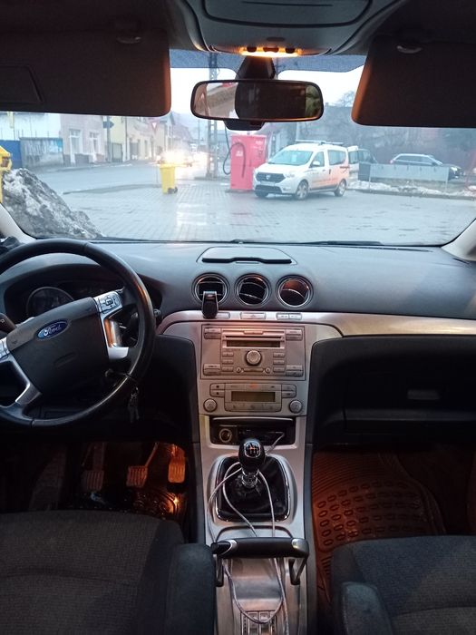 Vand Ford Galaxy 7 locuri, inmatriculat de 2 ani