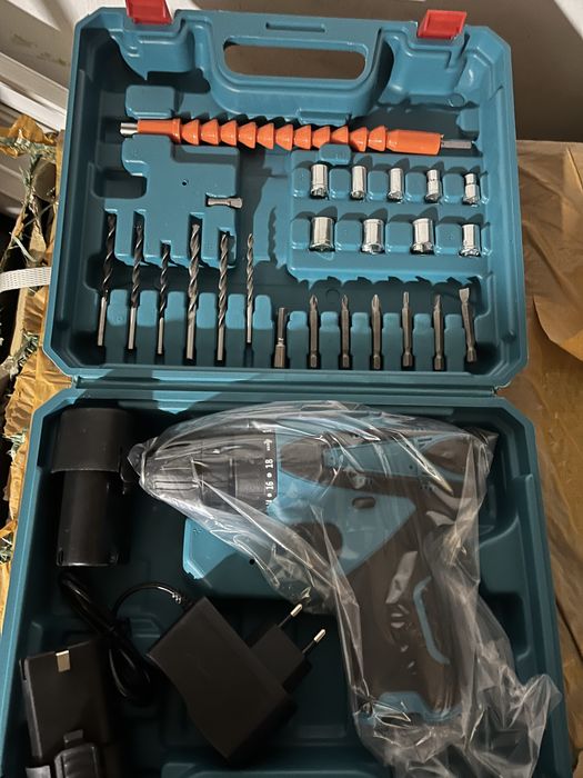 Шуруповерт набор