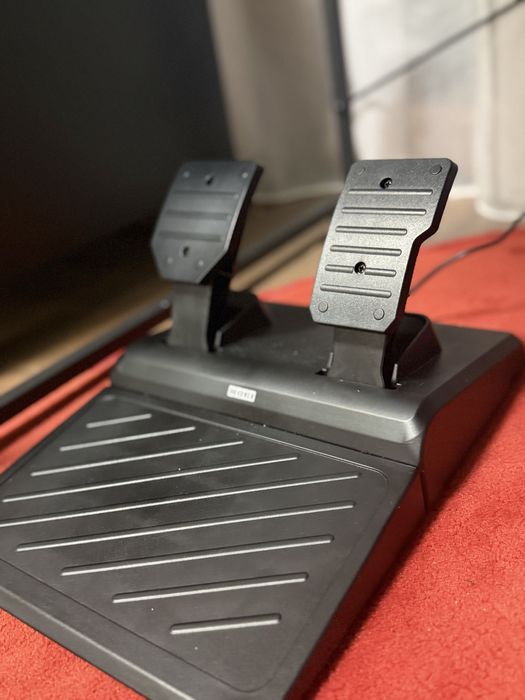 Volan gaming Hori, compatibil cu Playstation 4/5 și PC