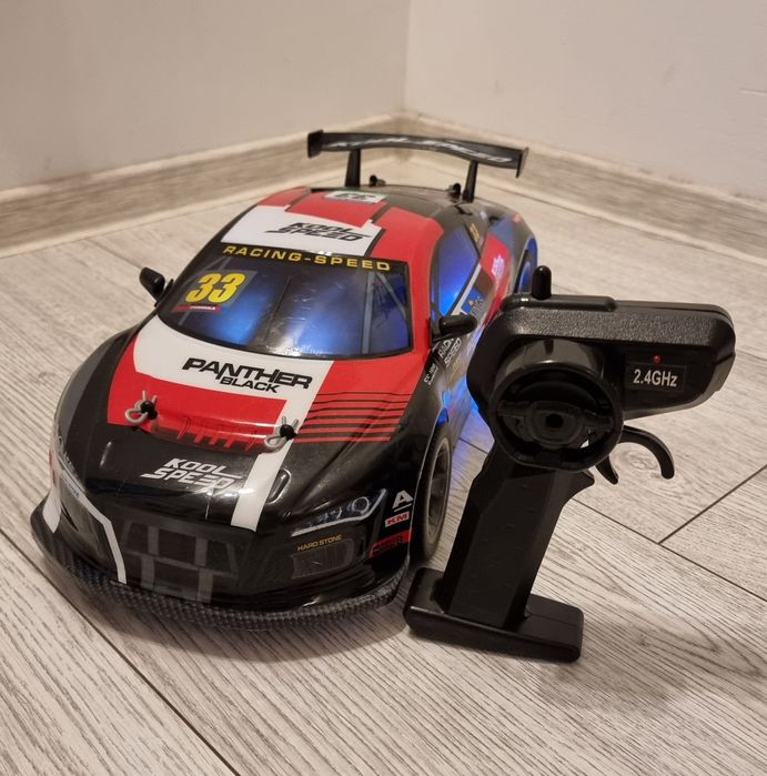 Masinuta cu telecomanda wireless, in stare foarte buna.