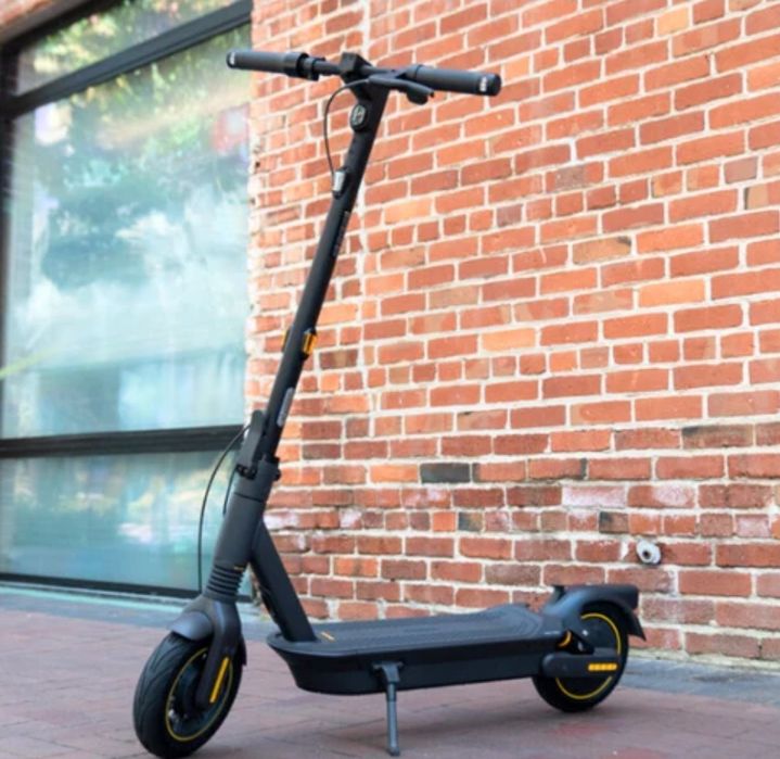 Эклектросамокат оригинал Ninebot Max пробег 1300км
