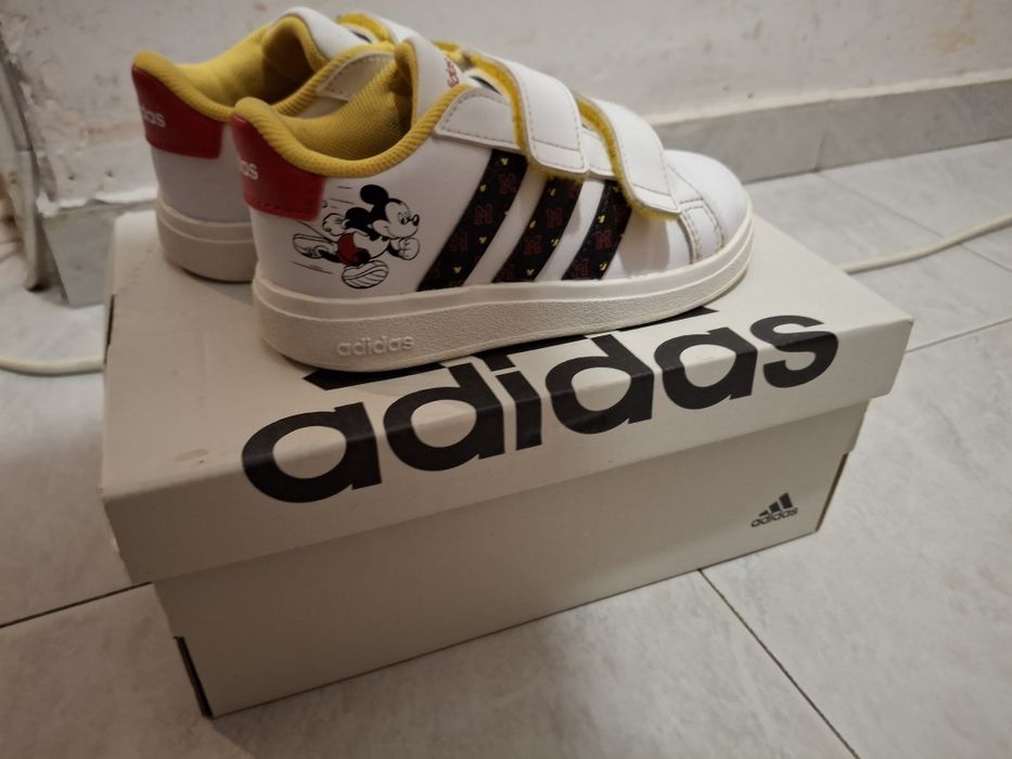 Маратонки adidas