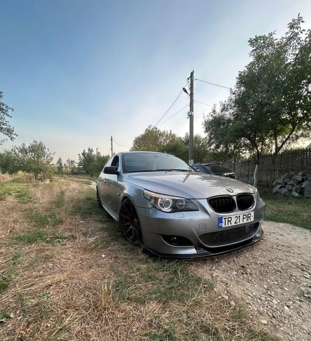 Spoiler fusta lip prelungire bara fata BMW E60 M5 – Negru Lucios