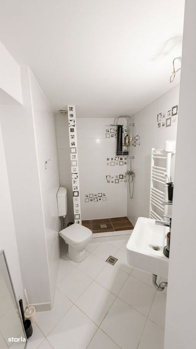 Casă individuală cu 4/5 locuri de parcare în Domenii