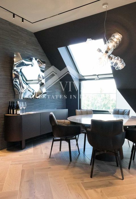 Продава се Мезонет в Варна, Гръцка махала - 346 кв.м за 4047 €/кв.м - Снимка #1