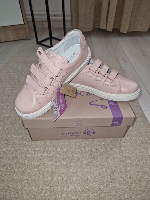 Pantofi noi din piele naturala pentru fetite marimea 35