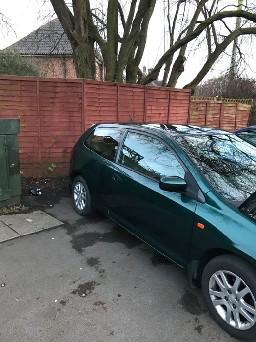 Хонда Сивик 2002 година 1600 кубика 110 коня 3 врати