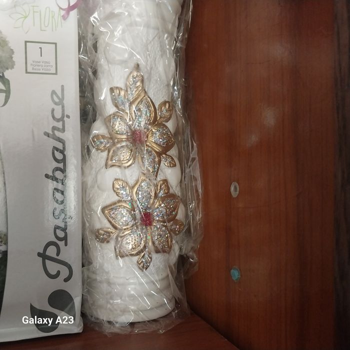 Вазы декоративные