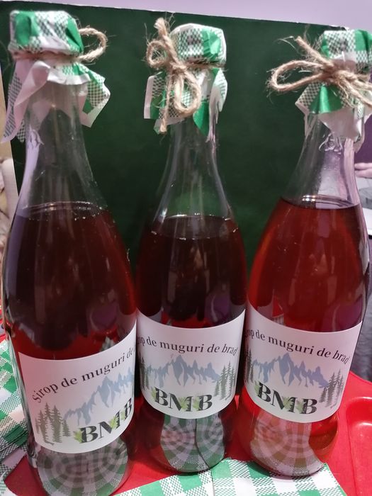 Vând sirop de muguri și conuri de brad