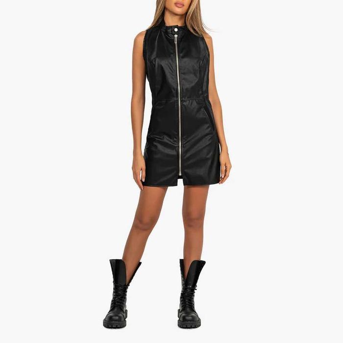 Черна спортно-елегантна рокля