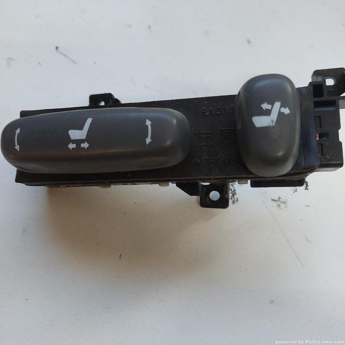 Butoane Toyota Land Cruiser 150 (Trj15_, Kdj15_, Grj15_, Gdj15_) [ 2009 Oem 18A013