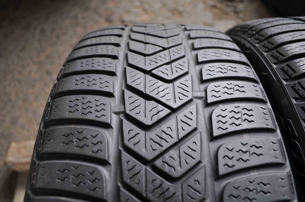 # SET 2 Anvelope Iarna 225/40 R18 PIRELLI Sottozero 3 92H