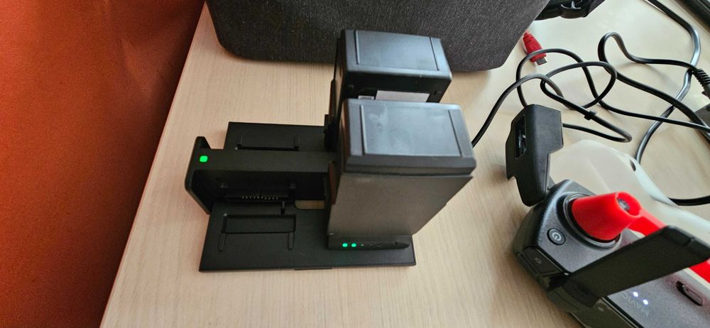 dronă MAVIC AIR nouă cu multiple accesorii