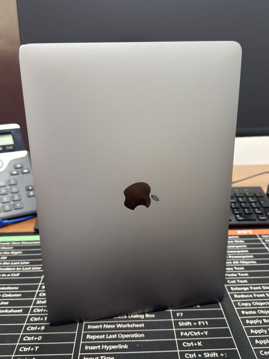 Macbook pro M2 8/256