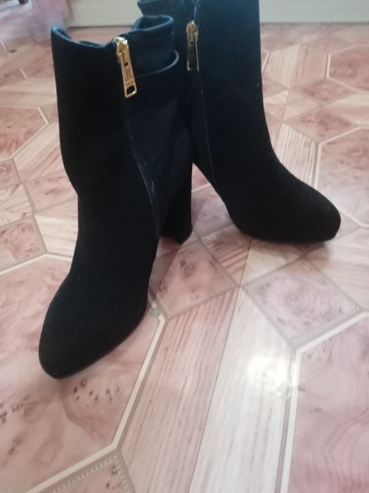 Замшевые полусапожки