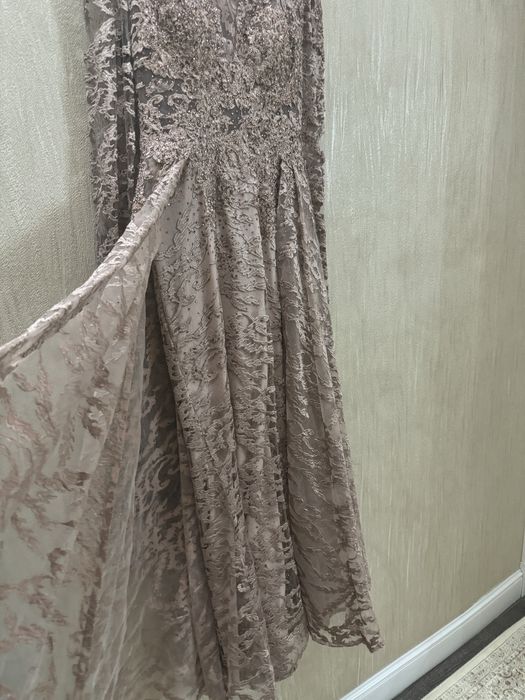 Вечернее платье со шлейфом