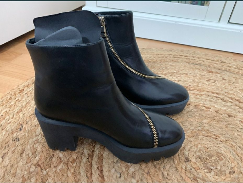 Vand ghete/botine cu platforma si toc gros Other Stories