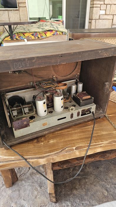 Старо НЕМСКО РАДИО. Има са антична стойност