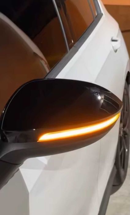 Динамични бягащи мигачи за огледалата за VW Golf Голф черни жълти