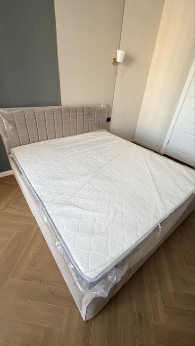 Двуспальная кровать