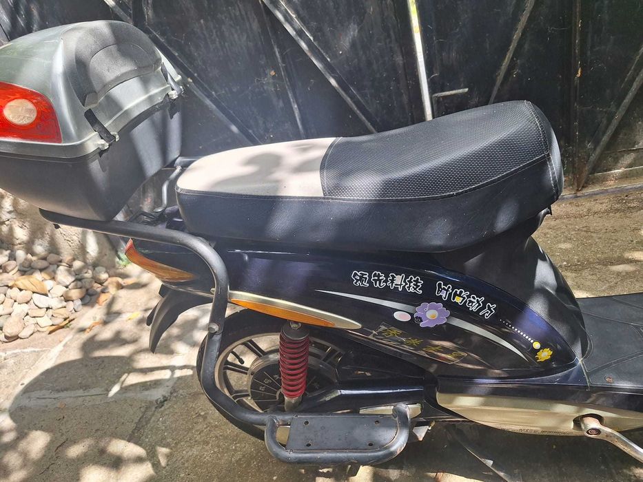 Електрически скутер
Електрически скутер