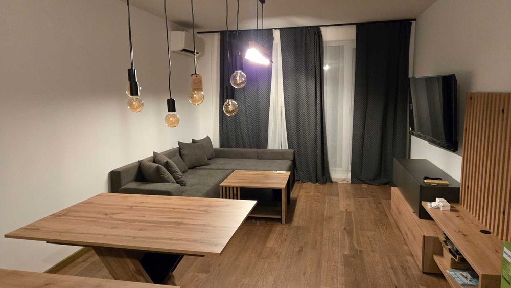 Дава се под наем Тристаен апартамент в София, Изток - 102 кв.м за 770 € - Снимка #1