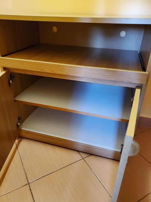 Masa tv comoda cu raft