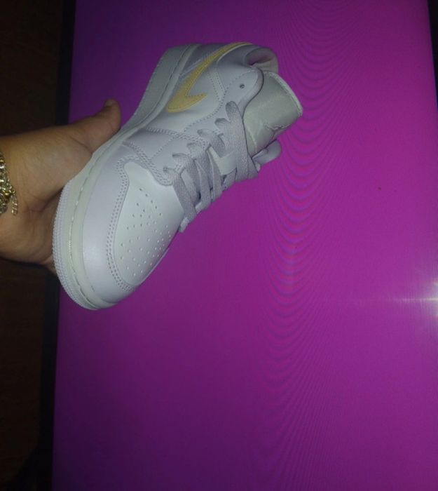 Jordan 1 low barely grape