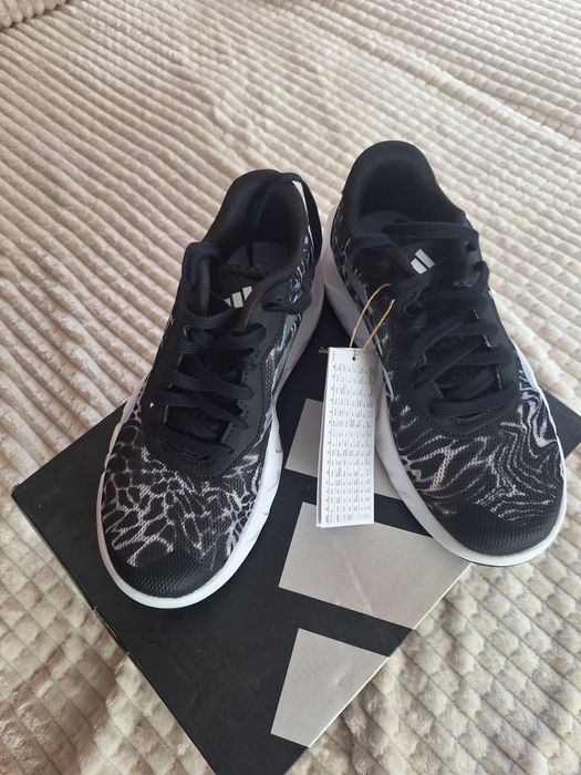 Маратонки на Adidas нови за 85лв