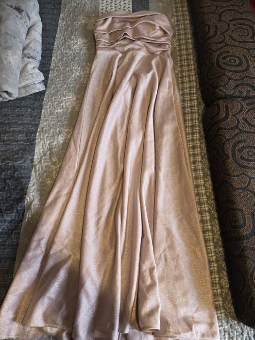 Продавам дъгла рокля