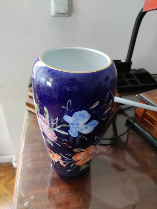 Vaze portelan romanesc lucrate manual Curtea de Arges / Cluj